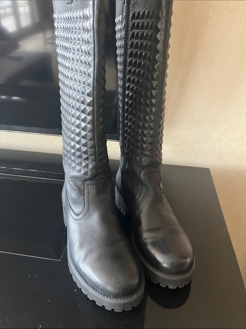Women's Black  Boots size 36 runs big it fits 7 barely used